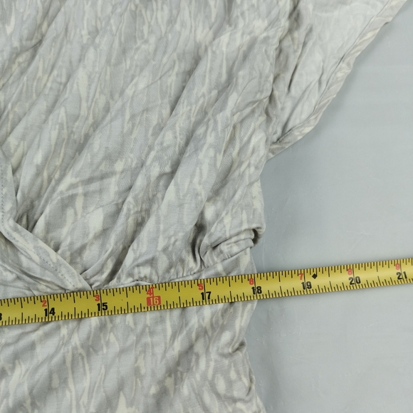 The Muses Lounge Size Medium Ivory Off Cream Gray Top Rayon Blend Faux Wrap - Picture 9 of 16